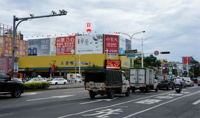 TN-S-90B鐵架廣告塔-台南市永華路二段81-101號-家樂福、燦坤3C、台南市政府廣告版面