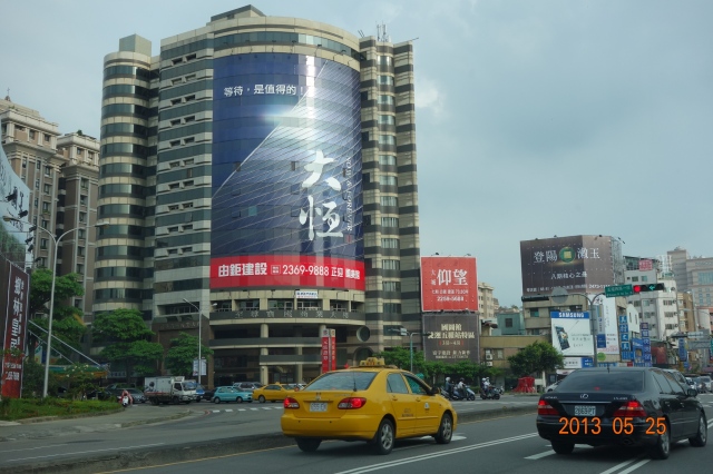 H-0326窗貼廣告-台中市五權西路一段237號-往國立台灣美術館廣告窗貼
